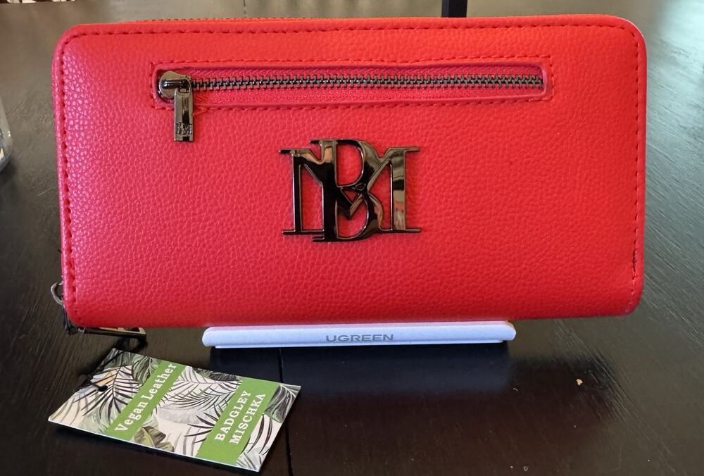 NWT Badgley Mischka Vegan Leather Zip Around Wallet